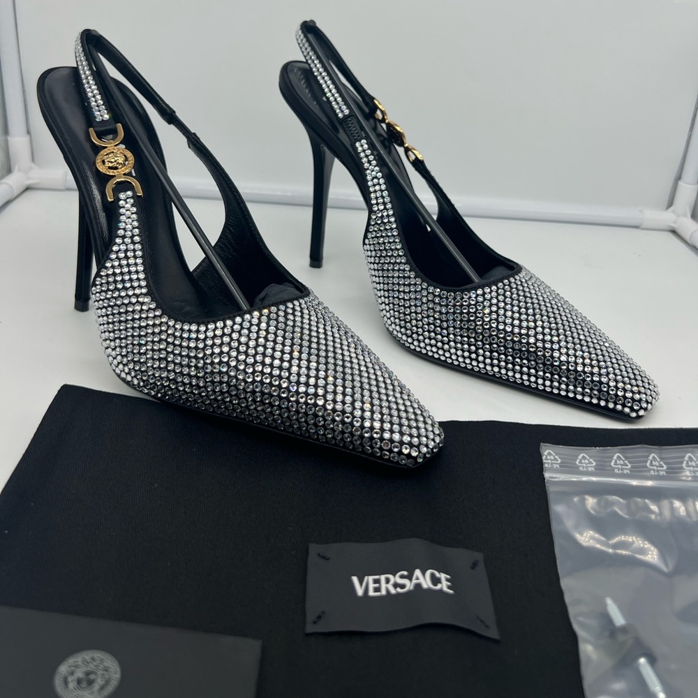 NIB VERSACE Medusa Crystal Embellished '95 Black Satin Slingback Pumps sz 39.5 - Picture 6 of 17